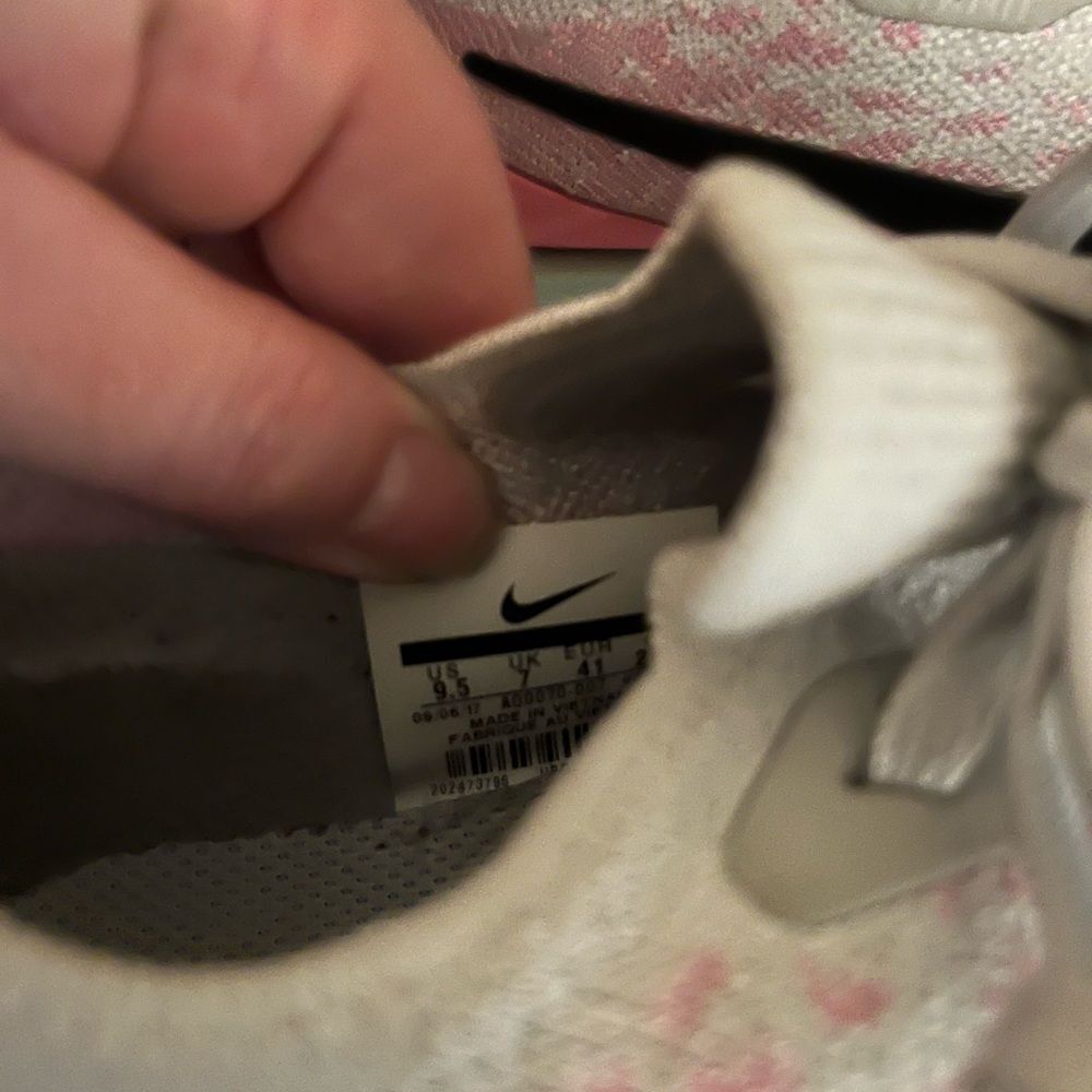 Nike Women's Gray and Pink Running Shoes Size 9.5 - Picture 5 of 5